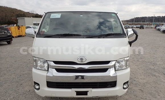 Buy Used Toyota Hiace White Car in Beitbridge in Matabeleland South Buy Used Toyota Hiace White Car in Beitbridge in Matabeleland South