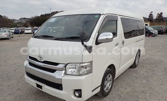 Buy Used Toyota Hiace White Car in Beitbridge in Matabeleland South Buy Used Toyota Hiace White Car in Beitbridge in Matabeleland South