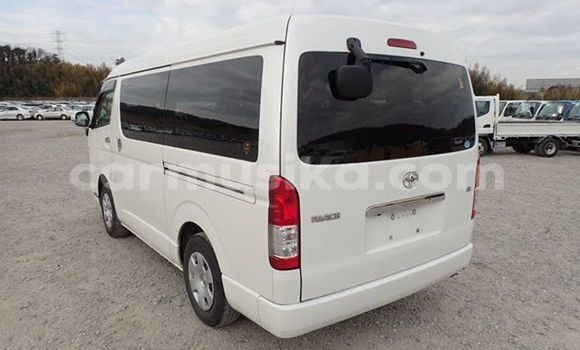 Buy Used Toyota Hiace White Car in Beitbridge in Matabeleland South Buy Used Toyota Hiace White Car in Beitbridge in Matabeleland South