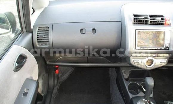 Buy Used Honda Fit Silver Car in Beitbridge in Matabeleland South Buy Used Honda Fit Silver Car in Beitbridge in Matabeleland South