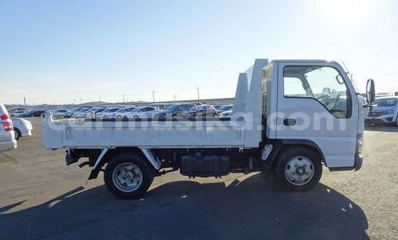 Buy Used Isuzu Elf White Truck in Beitbridge in Matabeleland South Buy Used Isuzu Elf White Truck in Beitbridge in Matabeleland South