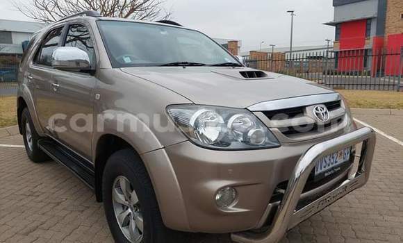 Tenga Tsaru Toyota Fortuner Zvimwe Mota in Beitbridge in Matabeleland South Tenga Tsaru Toyota Fortuner Zvimwe Mota in Beitbridge in Matabeleland South