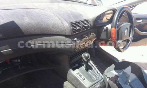 Nunua Ilio tumika BMW 3–Series Nyekundu Gari ndani ya Alexandra Park nchini Harare Nunua Ilio tumika BMW 3–Series Nyekundu Gari ndani ya Alexandra Park nchini Harare