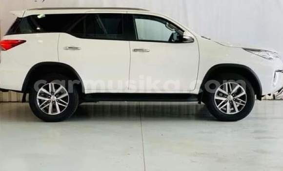 Acheter Occasion Voiture Toyota Fortuner Blanc à Beitbridge, Matabeleland South Acheter Occasion Voiture Toyota Fortuner Blanc à Beitbridge, Matabeleland South