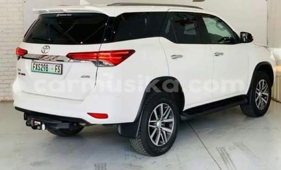 Acheter Occasion Voiture Toyota Fortuner Blanc à Beitbridge, Matabeleland South Acheter Occasion Voiture Toyota Fortuner Blanc à Beitbridge, Matabeleland South