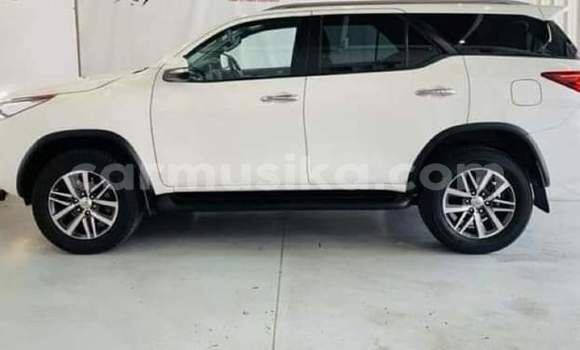 Acheter Occasion Voiture Toyota Fortuner Blanc à Beitbridge, Matabeleland South Acheter Occasion Voiture Toyota Fortuner Blanc à Beitbridge, Matabeleland South