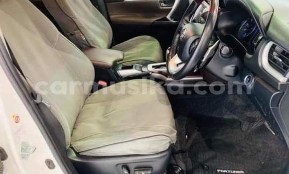 Acheter Occasion Voiture Toyota Fortuner Blanc à Beitbridge, Matabeleland South Acheter Occasion Voiture Toyota Fortuner Blanc à Beitbridge, Matabeleland South