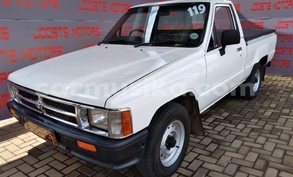 Buy Used Toyota Hilux White Car in Beitbridge in Matabeleland South