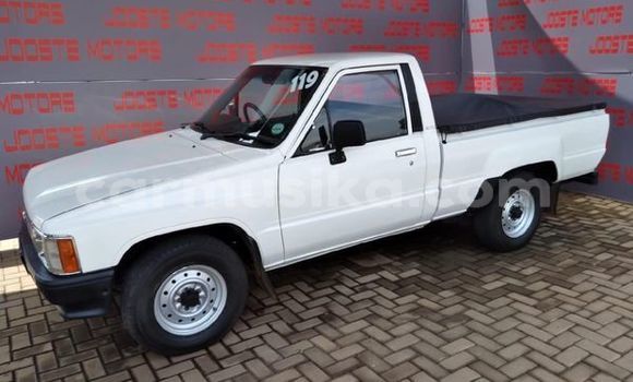 Acheter Occasion Voiture Toyota Hilux Blanc à Beitbridge, Matabeleland South Acheter Occasion Voiture Toyota Hilux Blanc à Beitbridge, Matabeleland South