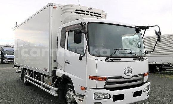 Acheter Occasion Utilitaire Isuzu FTR 850 Blanc à Beitbridge, Matabeleland South Acheter Occasion Utilitaire Isuzu FTR 850 Blanc à Beitbridge, Matabeleland South