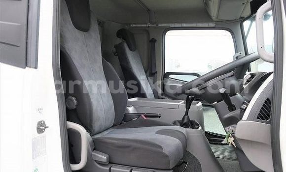 Acheter Occasion Utilitaire Isuzu FTR 850 Blanc à Beitbridge, Matabeleland South Acheter Occasion Utilitaire Isuzu FTR 850 Blanc à Beitbridge, Matabeleland South