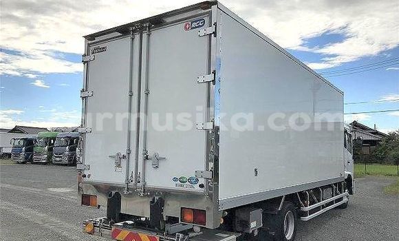 Acheter Occasion Utilitaire Isuzu FTR 850 Blanc à Beitbridge, Matabeleland South Acheter Occasion Utilitaire Isuzu FTR 850 Blanc à Beitbridge, Matabeleland South