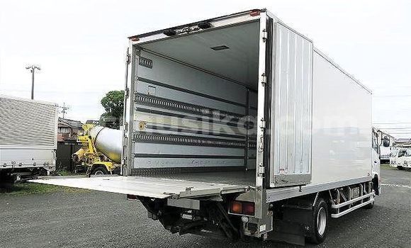 Acheter Occasion Utilitaire Isuzu FTR 850 Blanc à Beitbridge, Matabeleland South Acheter Occasion Utilitaire Isuzu FTR 850 Blanc à Beitbridge, Matabeleland South