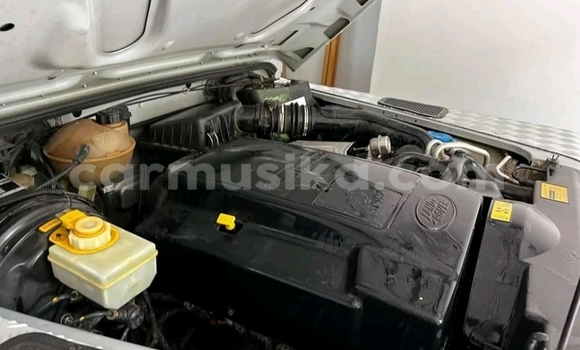 Acheter Occasion Voiture Land Rover Defender Gris à Beitbridge, Matabeleland South Acheter Occasion Voiture Land Rover Defender Gris à Beitbridge, Matabeleland South