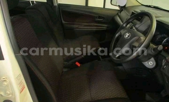 Buy Used Toyota Avanza White Car in Beitbridge in Matabeleland South Buy Used Toyota Avanza White Car in Beitbridge in Matabeleland South