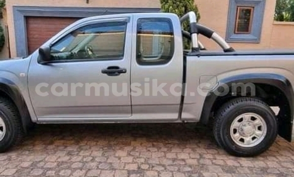 Nunua Ilio tumika Isuzu KB Fedha Gari ndani ya Beitbridge nchini Matabeleland Kusini Nunua Ilio tumika Isuzu KB Fedha Gari ndani ya Beitbridge nchini Matabeleland Kusini