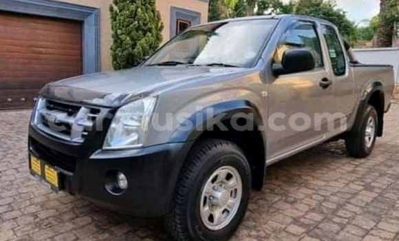 Nunua Ilio tumika Isuzu KB Fedha Gari ndani ya Beitbridge nchini Matabeleland Kusini Nunua Ilio tumika Isuzu KB Fedha Gari ndani ya Beitbridge nchini Matabeleland Kusini