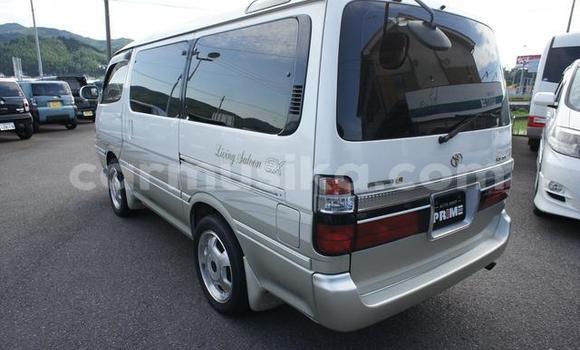 Buy Used Toyota Hiace White Car in Beitbridge in Matabeleland South