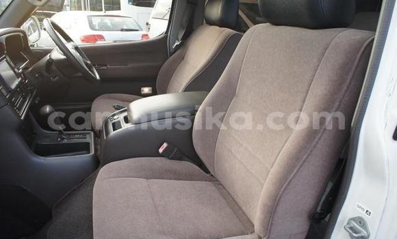 Buy Used Toyota Hiace White Car in Beitbridge in Matabeleland South Buy Used Toyota Hiace White Car in Beitbridge in Matabeleland South