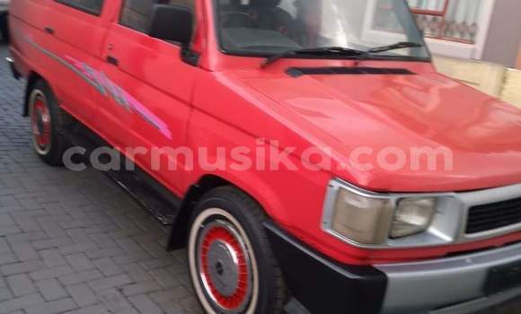 Buy Used Toyota Ventury Red Car in Beitbridge in Matabeleland South Buy Used Toyota Ventury Red Car in Beitbridge in Matabeleland South