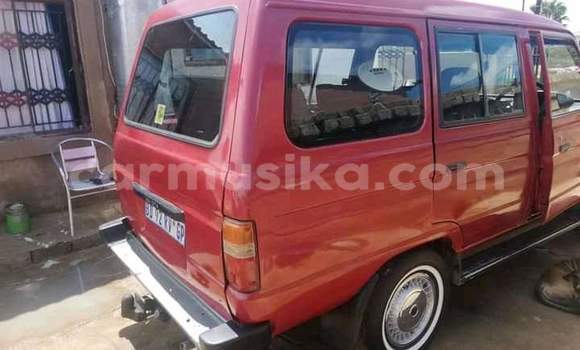 Buy Used Toyota Ventury Red Car in Beitbridge in Matabeleland South Buy Used Toyota Ventury Red Car in Beitbridge in Matabeleland South