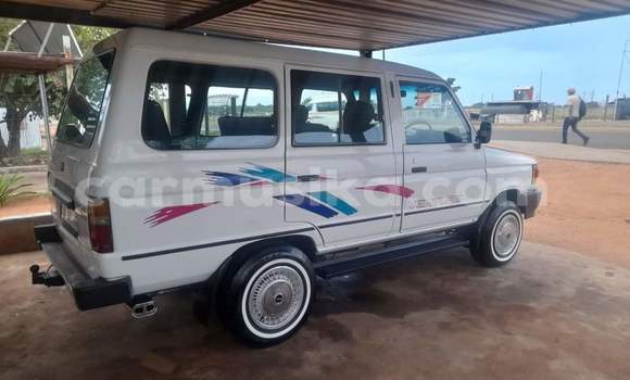 Acheter Occasion Voiture Toyota Ventury Blanc à Beitbridge, Matabeleland South Acheter Occasion Voiture Toyota Ventury Blanc à Beitbridge, Matabeleland South