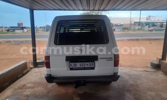 Acheter Occasion Voiture Toyota Ventury Blanc à Beitbridge, Matabeleland South Acheter Occasion Voiture Toyota Ventury Blanc à Beitbridge, Matabeleland South