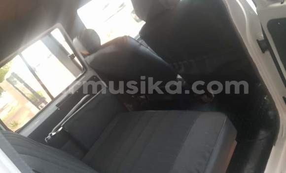 Acheter Occasion Voiture Toyota Ventury Blanc à Beitbridge, Matabeleland South Acheter Occasion Voiture Toyota Ventury Blanc à Beitbridge, Matabeleland South