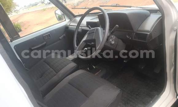 Acheter Occasion Voiture Toyota Ventury Blanc à Beitbridge, Matabeleland South Acheter Occasion Voiture Toyota Ventury Blanc à Beitbridge, Matabeleland South