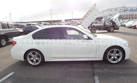 Nunua Ilio tumika BMW 3–Series Nyeupe Gari ndani ya Beitbridge nchini Matabeleland Kusini Nunua Ilio tumika BMW 3–Series Nyeupe Gari ndani ya Beitbridge nchini Matabeleland Kusini