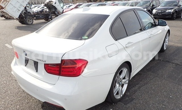 Nunua Ilio tumika BMW 3–Series Nyeupe Gari ndani ya Beitbridge nchini Matabeleland Kusini Nunua Ilio tumika BMW 3–Series Nyeupe Gari ndani ya Beitbridge nchini Matabeleland Kusini