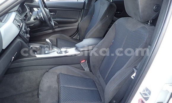 Nunua Ilio tumika BMW 3–Series Nyeupe Gari ndani ya Beitbridge nchini Matabeleland Kusini Nunua Ilio tumika BMW 3–Series Nyeupe Gari ndani ya Beitbridge nchini Matabeleland Kusini