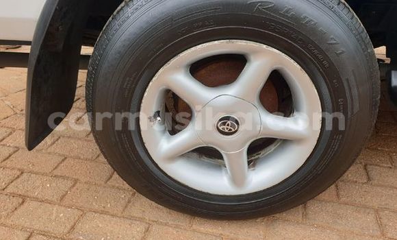 Acheter Occasion Voiture Toyota Ventury Blanc à Beitbridge, Matabeleland South Acheter Occasion Voiture Toyota Ventury Blanc à Beitbridge, Matabeleland South