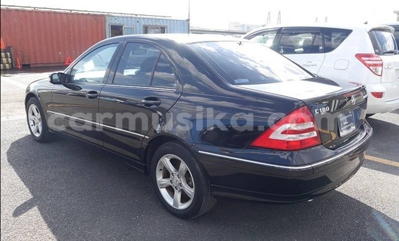 Nunua Ilio tumika Mercedes‒Benz C–Class Nyeusi Gari ndani ya Beitbridge nchini Matabeleland Kusini Nunua Ilio tumika Mercedes‒Benz C–Class Nyeusi Gari ndani ya Beitbridge nchini Matabeleland Kusini