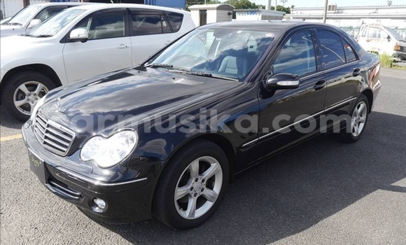 Nunua Ilio tumika Mercedes‒Benz C–Class Nyeusi Gari ndani ya Beitbridge nchini Matabeleland Kusini Nunua Ilio tumika Mercedes‒Benz C–Class Nyeusi Gari ndani ya Beitbridge nchini Matabeleland Kusini