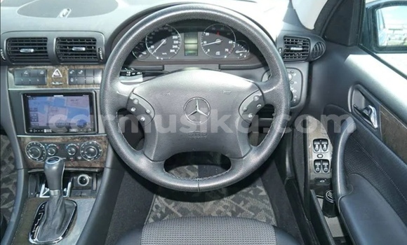 Nunua Ilio tumika Mercedes‒Benz C–Class Nyeusi Gari ndani ya Beitbridge nchini Matabeleland Kusini Nunua Ilio tumika Mercedes‒Benz C–Class Nyeusi Gari ndani ya Beitbridge nchini Matabeleland Kusini