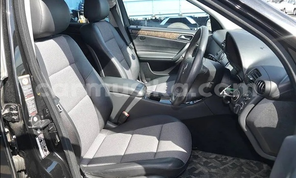 Nunua Ilio tumika Mercedes‒Benz C–Class Nyeusi Gari ndani ya Beitbridge nchini Matabeleland Kusini Nunua Ilio tumika Mercedes‒Benz C–Class Nyeusi Gari ndani ya Beitbridge nchini Matabeleland Kusini