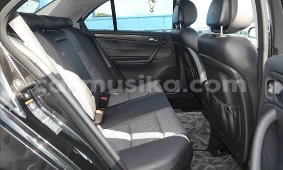 Nunua Ilio tumika Mercedes‒Benz C–Class Nyeusi Gari ndani ya Beitbridge nchini Matabeleland Kusini Nunua Ilio tumika Mercedes‒Benz C–Class Nyeusi Gari ndani ya Beitbridge nchini Matabeleland Kusini