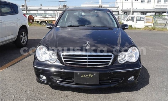Nunua Ilio tumika Mercedes‒Benz C–Class Nyeusi Gari ndani ya Beitbridge nchini Matabeleland Kusini Nunua Ilio tumika Mercedes‒Benz C–Class Nyeusi Gari ndani ya Beitbridge nchini Matabeleland Kusini