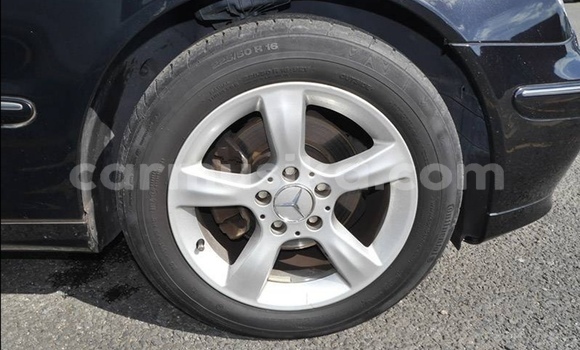 Nunua Ilio tumika Mercedes‒Benz C–Class Nyeusi Gari ndani ya Beitbridge nchini Matabeleland Kusini Nunua Ilio tumika Mercedes‒Benz C–Class Nyeusi Gari ndani ya Beitbridge nchini Matabeleland Kusini