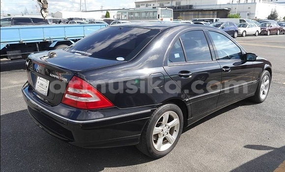 Nunua Ilio tumika Mercedes‒Benz C–Class Nyeusi Gari ndani ya Beitbridge nchini Matabeleland Kusini Nunua Ilio tumika Mercedes‒Benz C–Class Nyeusi Gari ndani ya Beitbridge nchini Matabeleland Kusini