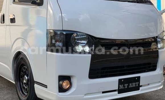 Buy Used Toyota Hiace White Car in Beitbridge in Matabeleland South Buy Used Toyota Hiace White Car in Beitbridge in Matabeleland South