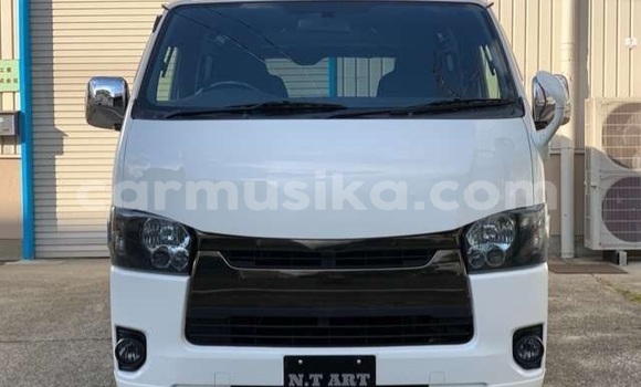 Buy Used Toyota Hiace White Car in Beitbridge in Matabeleland South Buy Used Toyota Hiace White Car in Beitbridge in Matabeleland South