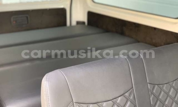 Buy Used Toyota Hiace White Car in Beitbridge in Matabeleland South Buy Used Toyota Hiace White Car in Beitbridge in Matabeleland South