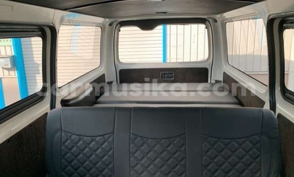 Buy Used Toyota Hiace White Car in Beitbridge in Matabeleland South Buy Used Toyota Hiace White Car in Beitbridge in Matabeleland South