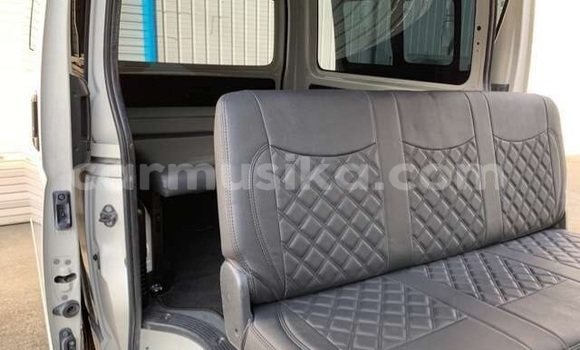 Buy Used Toyota Hiace White Car in Beitbridge in Matabeleland South Buy Used Toyota Hiace White Car in Beitbridge in Matabeleland South