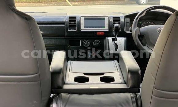 Buy Used Toyota Hiace White Car in Beitbridge in Matabeleland South Buy Used Toyota Hiace White Car in Beitbridge in Matabeleland South