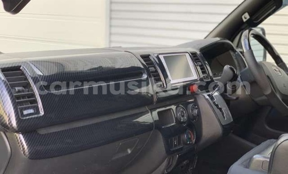 Buy Used Toyota Hiace White Car in Beitbridge in Matabeleland South Buy Used Toyota Hiace White Car in Beitbridge in Matabeleland South