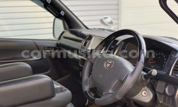 Buy Used Toyota Hiace White Car in Beitbridge in Matabeleland South Buy Used Toyota Hiace White Car in Beitbridge in Matabeleland South