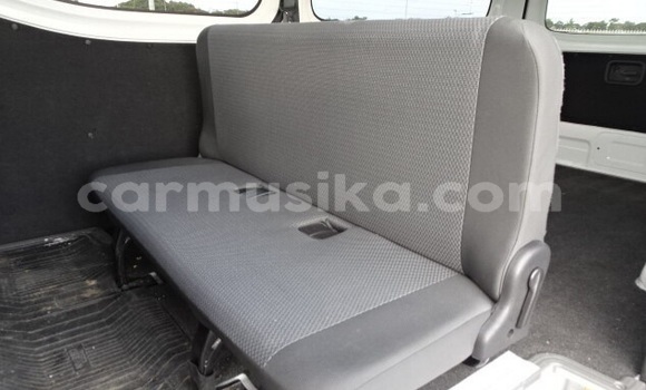 Acheter Occasion Voiture Nissan Caravan Blanc à Beitbridge, Matabeleland South Acheter Occasion Voiture Nissan Caravan Blanc à Beitbridge, Matabeleland South